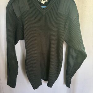 Ribbed V-Neck Men's Sweater - Black tactical
